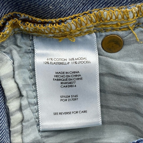 Cabi || Denim Jeans; Slim Boyfriend Style 5165; Size 6 - Picture 13 of 14